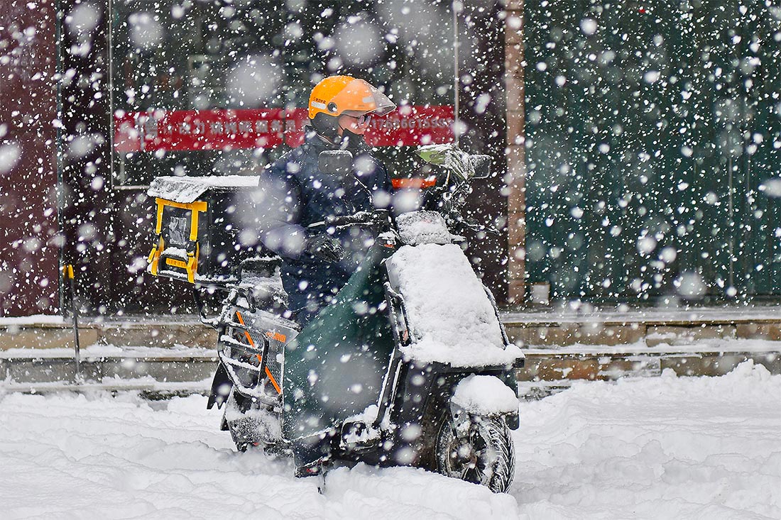 Сильный снегопад пришел в Яньтай в Китае
