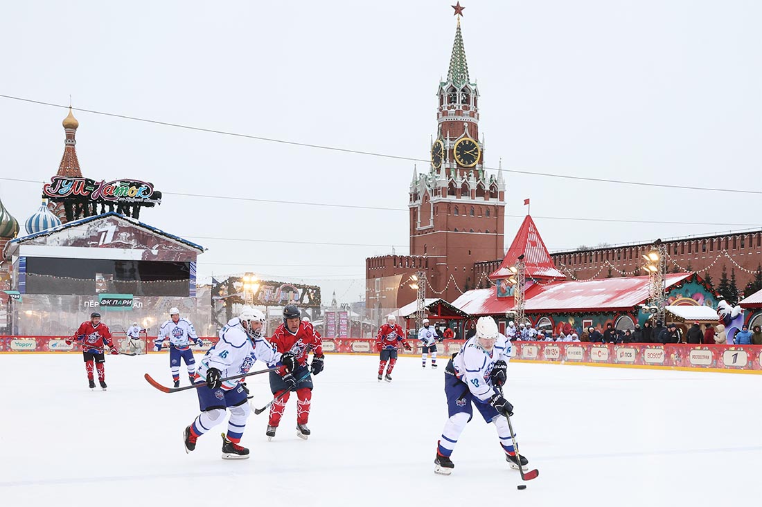 Шоу-матч по хоккею прошел на Красной площади