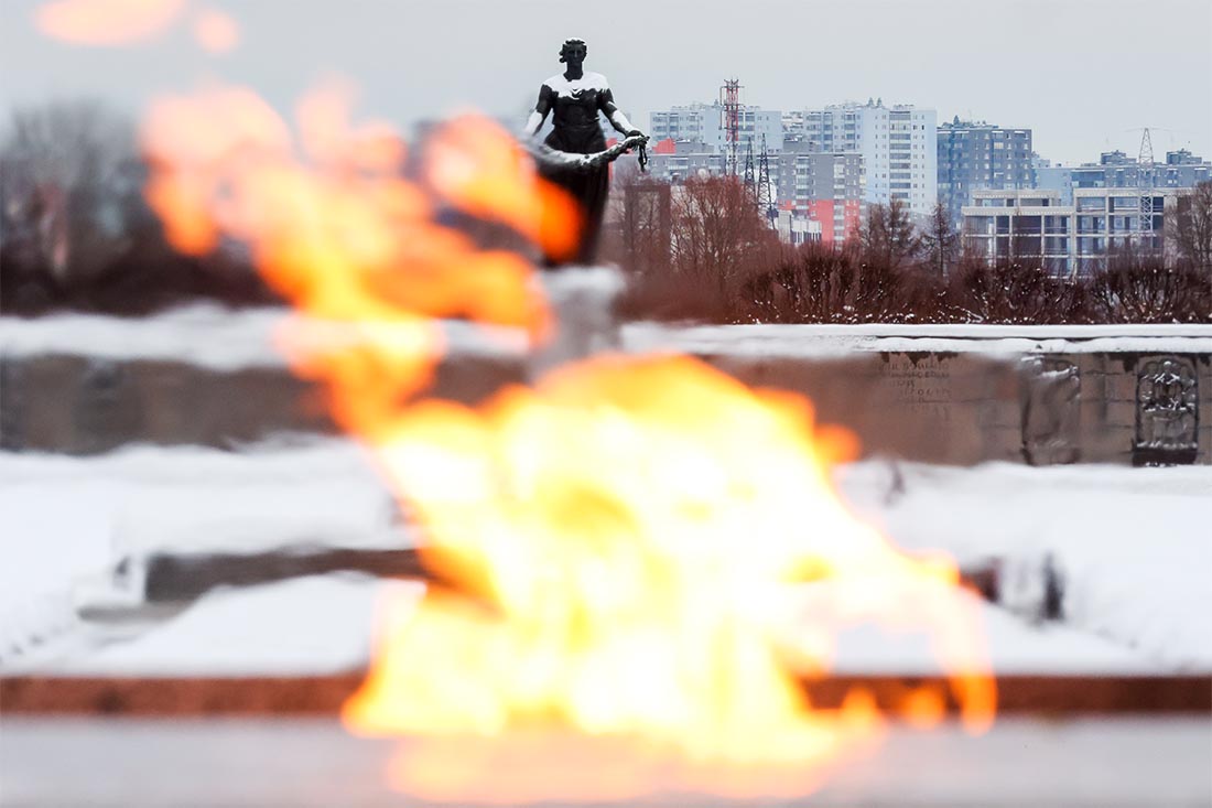 На Пискаревском мемориальном кладбище в Санкт-Петербурге прошли памятные мероприятия в 81-ю годовщину прорыва блокады Ленинграда