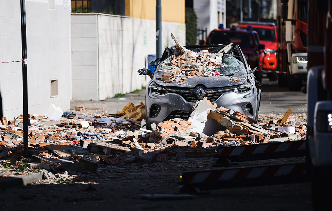 На шестом этаже жилого дома в итальянском городе Корсико произошел взрыв