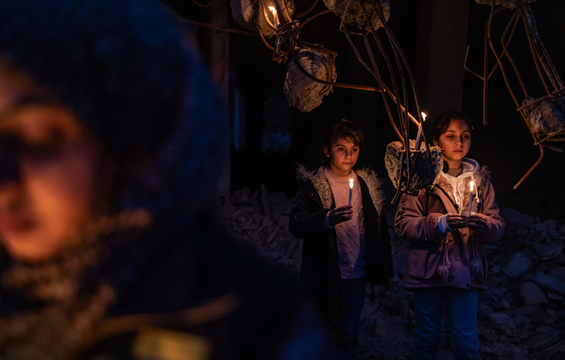 В Турции и Сирии вспоминают жертв разрушительного землетрясения, которое произошло год назад