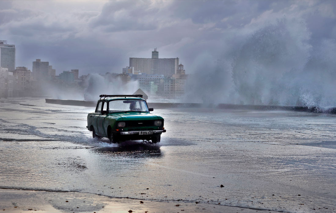 Холодный фронт с сильными ветрами пришел на Кубу