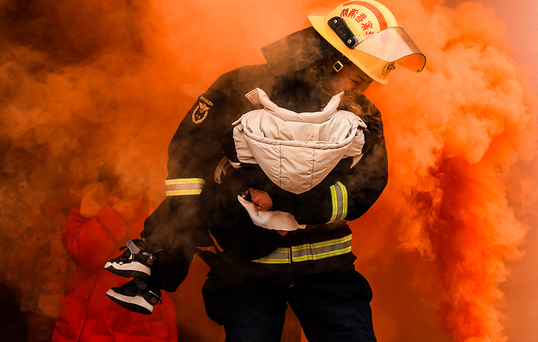 Учения по эвакуации при пожаре в детском саду в Хучжоу