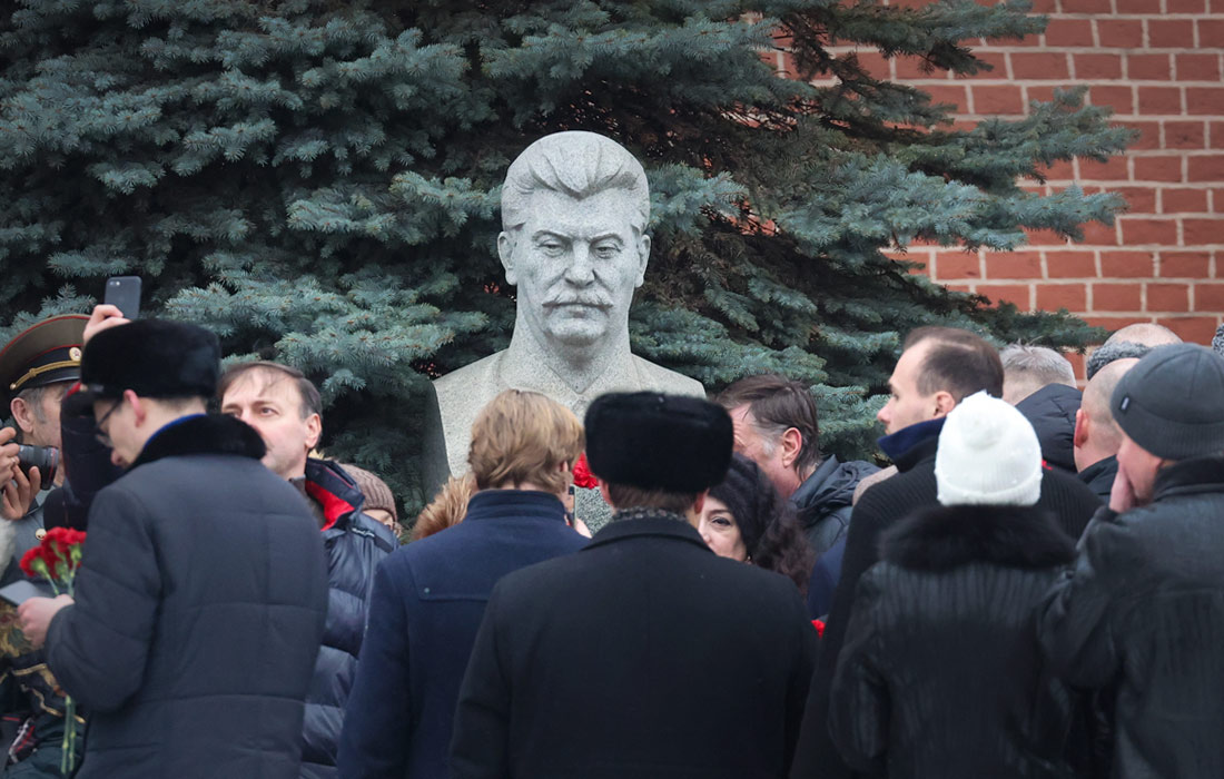Возложение цветов в годовщину смерти Иосифа Сталина в Москве