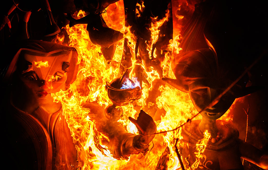 Фестиваль огня "Лас Фальяс" в Валенсии