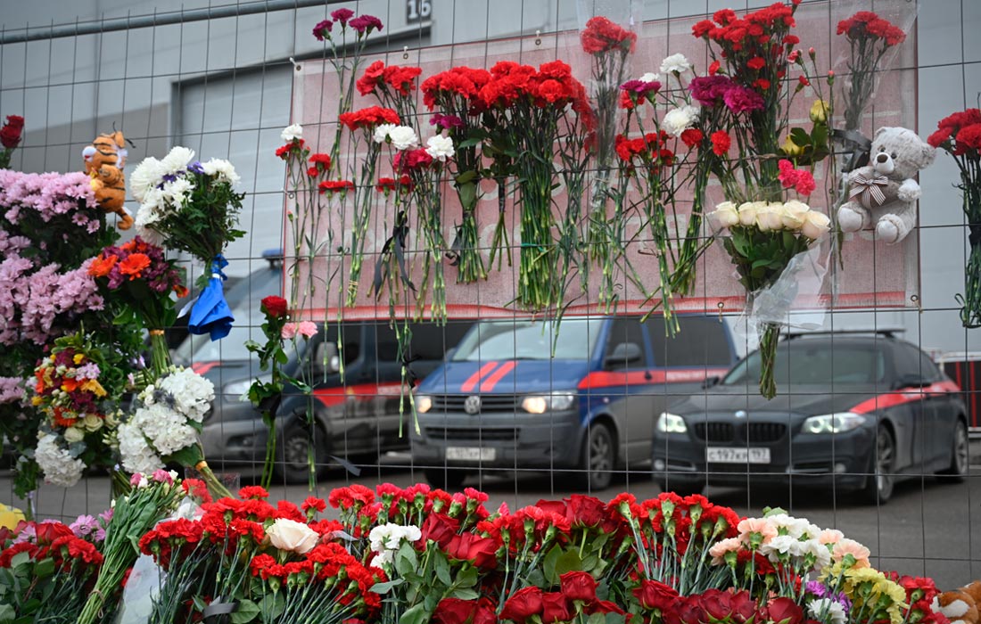 Стихийный мемориал у Crocus City Hall