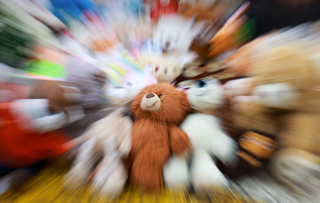 Стихийный мемориал в память о погибших у здания концертного зала Crocus City Hall