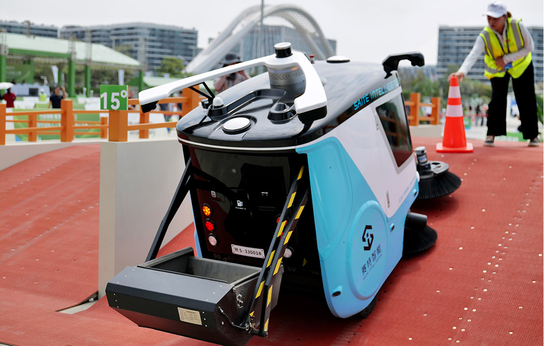 Международные соревнования интеллектуальных роботов-уборщиков в китайском Шэньчжэне