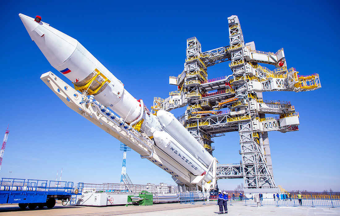 Вывоз на старт ракеты "Ангара-А5" на космодроме Восточный