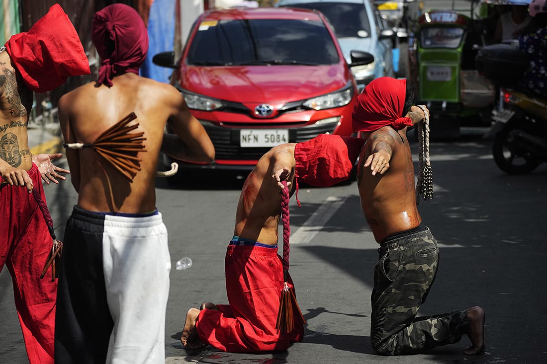 Ритуал самобичевания в Великий четверг на Филиппинах