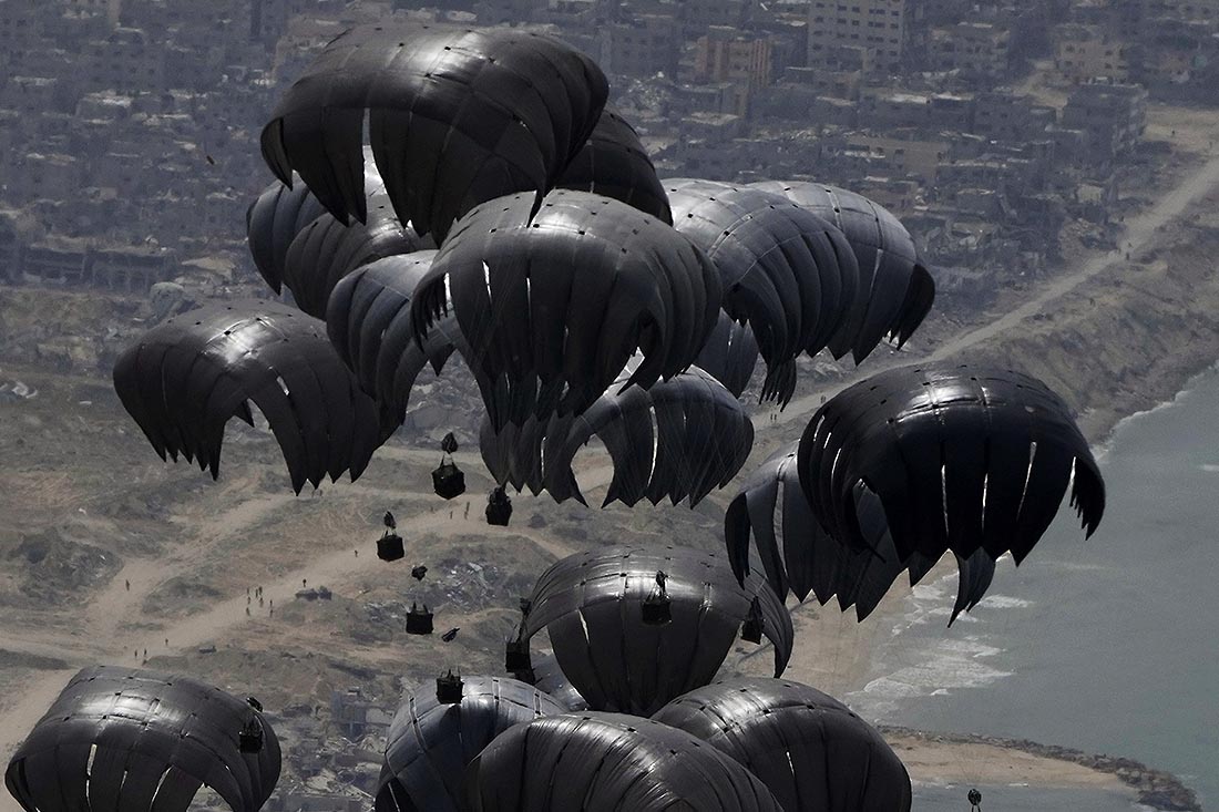 Сброс гуманитарной помощи в Секторе Газа