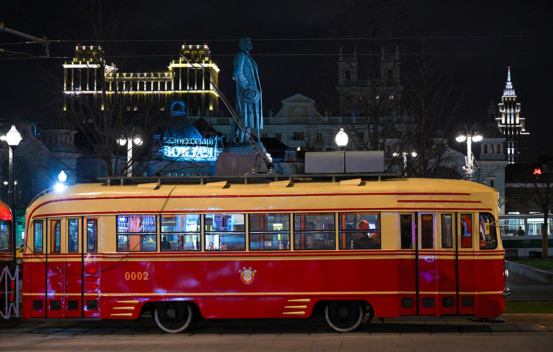 Ночная репетиция парада к 125-летию Московского трамвая на площади Тверская Застава
