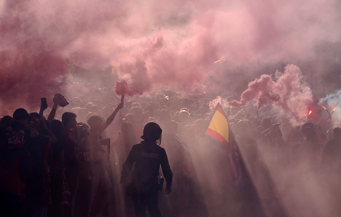 "Атлетико" на своем поле в Испании обыграл немецкую "Боруссию" (Дортмунд) в первом матче 1/4 финала Лиги чемпионов