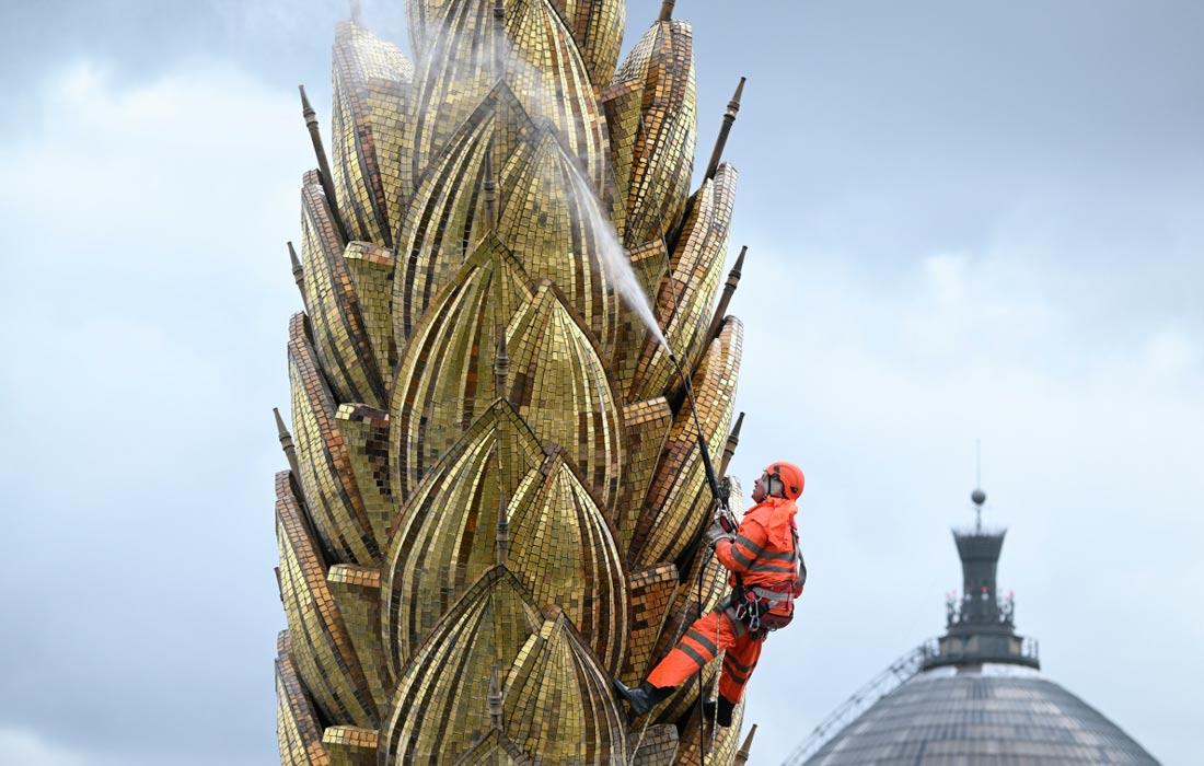 Промывка фонтана "Колос" на ВДНХ