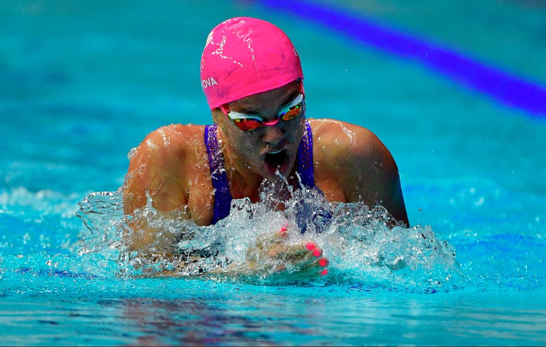 Юлия Ефимова в полуфинальном заплыве на 100 метров брассом среди женщин на чемпионате России по плаванию в Казани