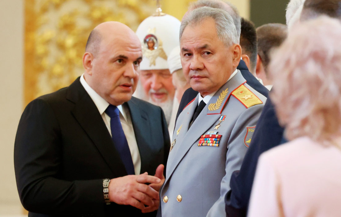 Председатель правительства РФ Михаил Мишустин (слева) и министр обороны РФ Сергей Шойгу