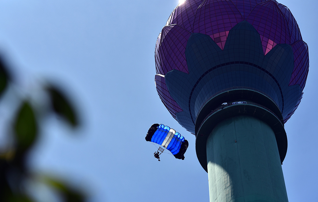 Соревнования по бейсджампингу в Коломбо, Шри-Ланка