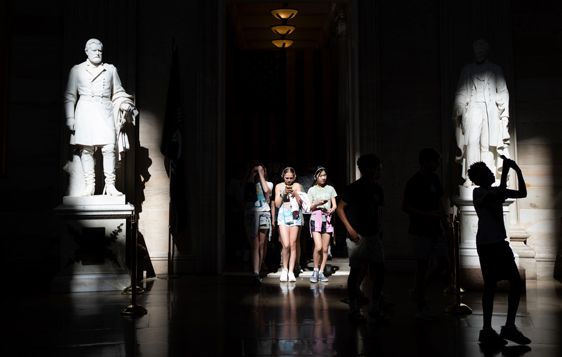 Туристы в Капитолии в Вашингтоне