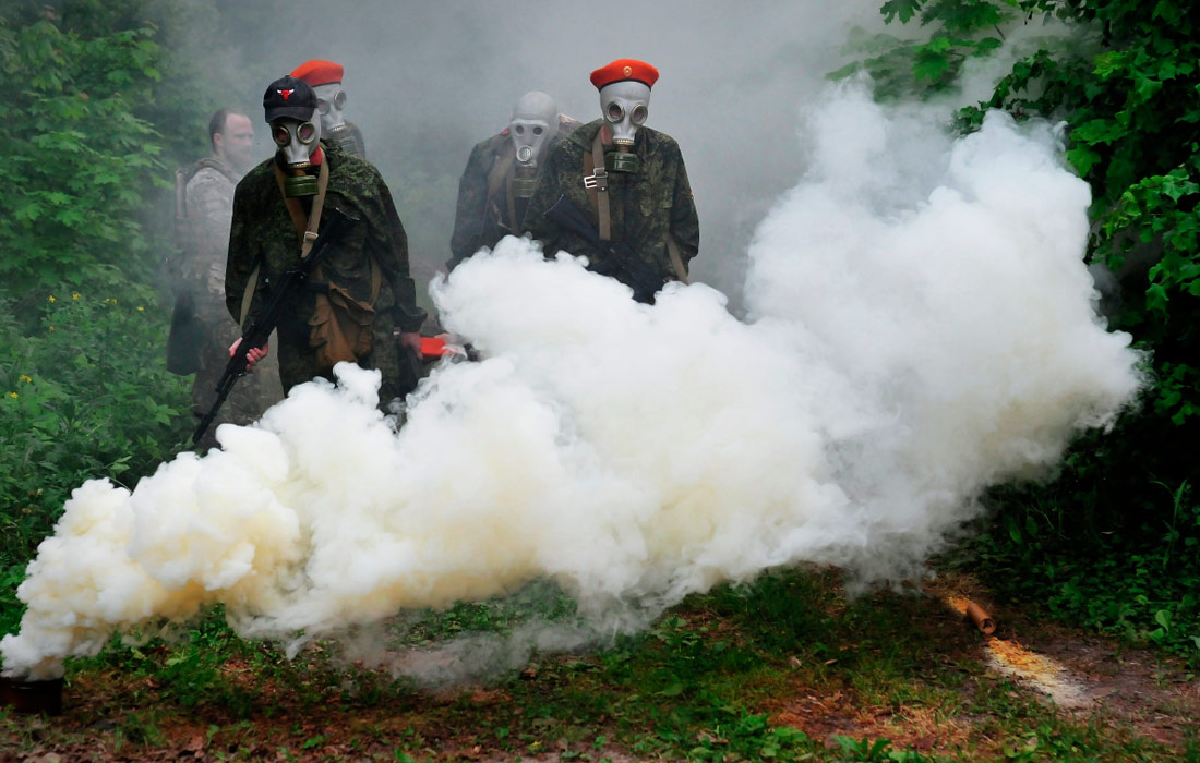 Занятия по начальной военной подготовке с допризывниками на базе учебно-методического центра "Авангард" в Тамбовской области