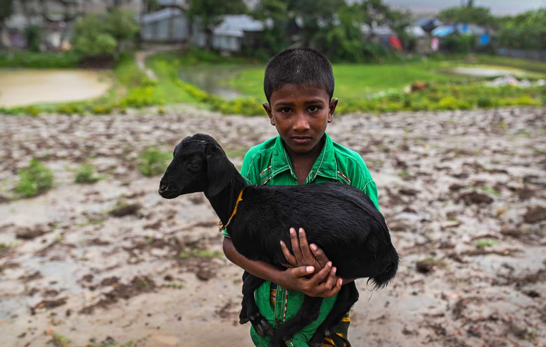 Шторм "Ремал" обрушился на побережье Бангладеш