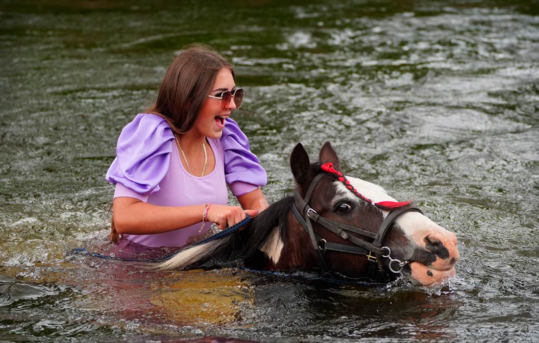 Участница конной ярмарки Эпплби в Северной Англии