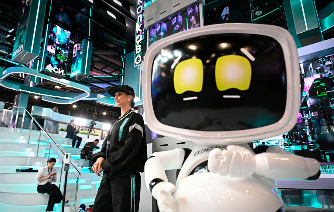 Робот на стенде "Сколково"