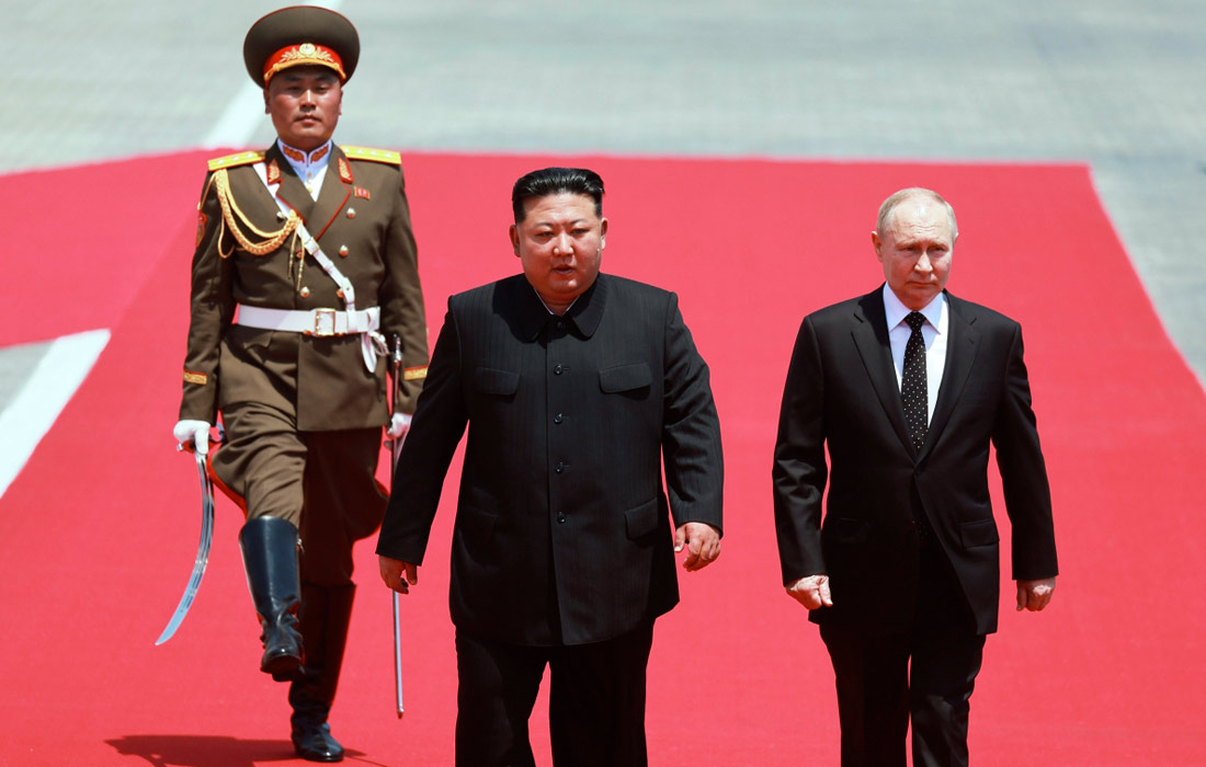 Официальная часть государственного визита Владимира Путина в Северную Корею началась с торжественной церемонии встречи с лидером КНДР Ким Чен Ыном