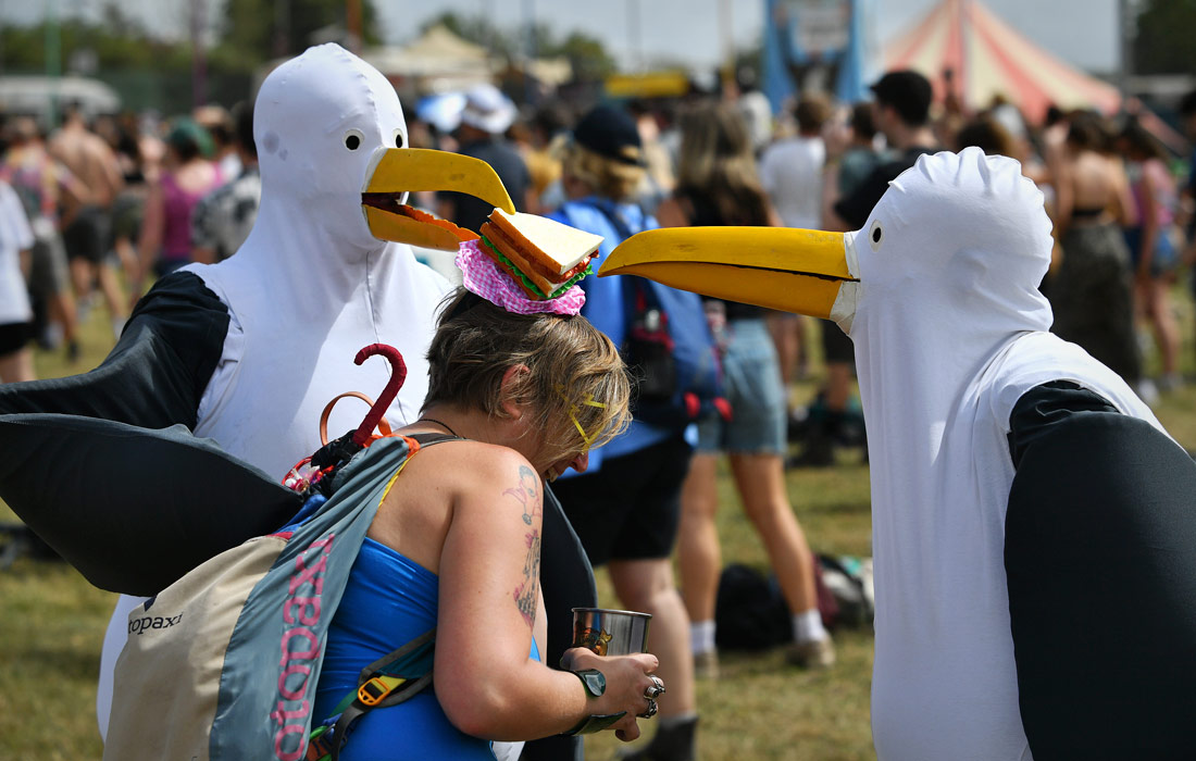 На ферме Worthy Farm в нескольких километрах от британского города Гластонбери проходит крупнейший в мире музыкальный фестиваль под открытым небом