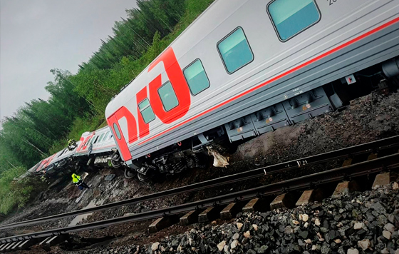 Сход поезда с рельсов в Коми