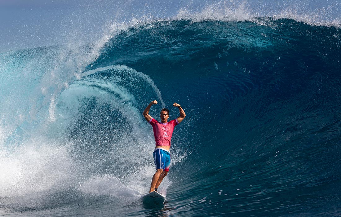 Французский серфингист Каули Вааст завоевал золотую медаль на Олимпийских играх