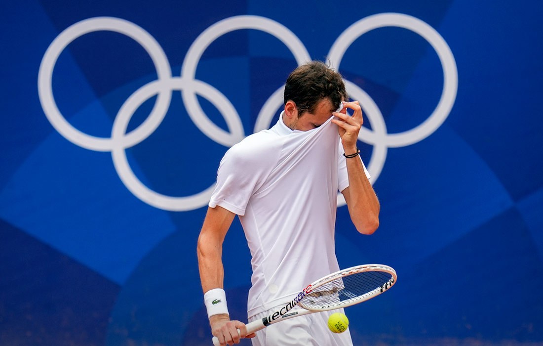Теннисист Даниил Медведев проиграл канадцу Феликсу Оже-Альяссиму в третьем круге Олимпийских игр-2024 в мужском одиночном разряде