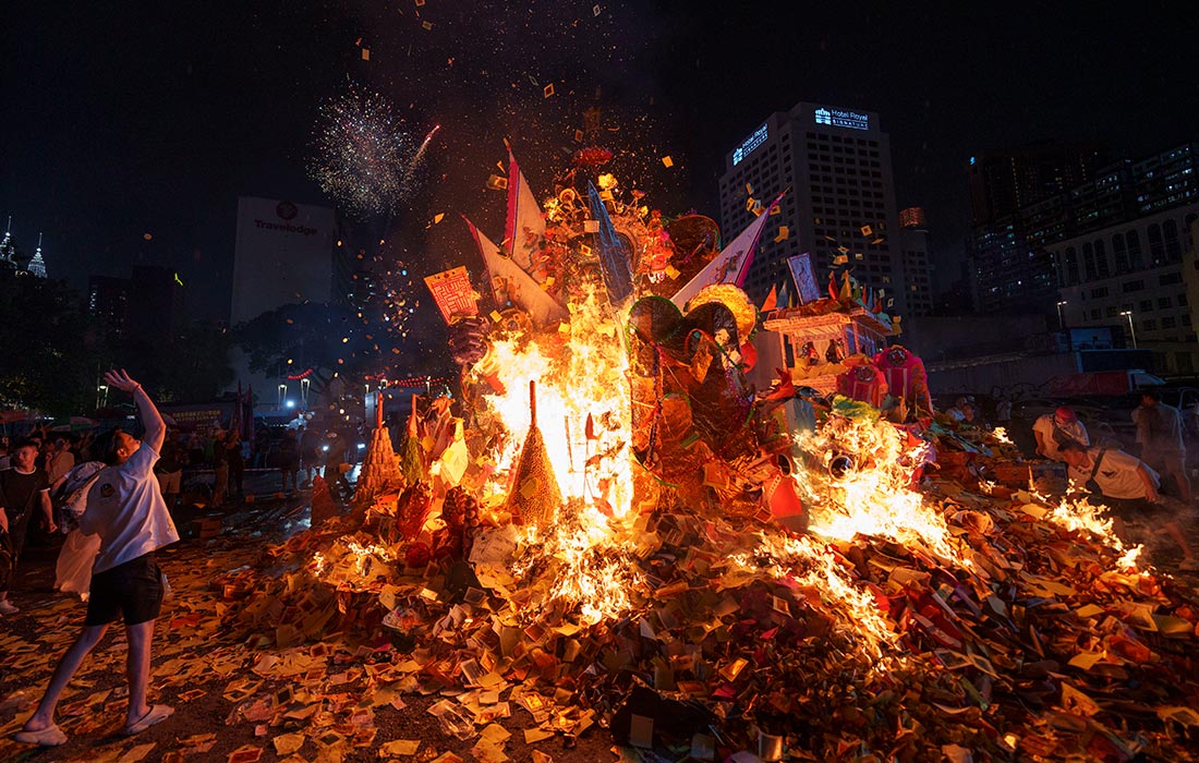 Фестиваль голодных призраков в Малайзии