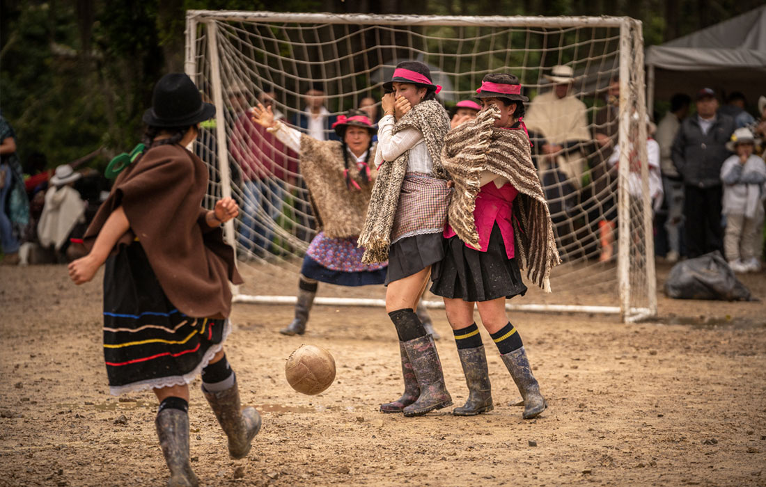 Футбольный турнир в национальных костюмах в Дженесано, Колумбия