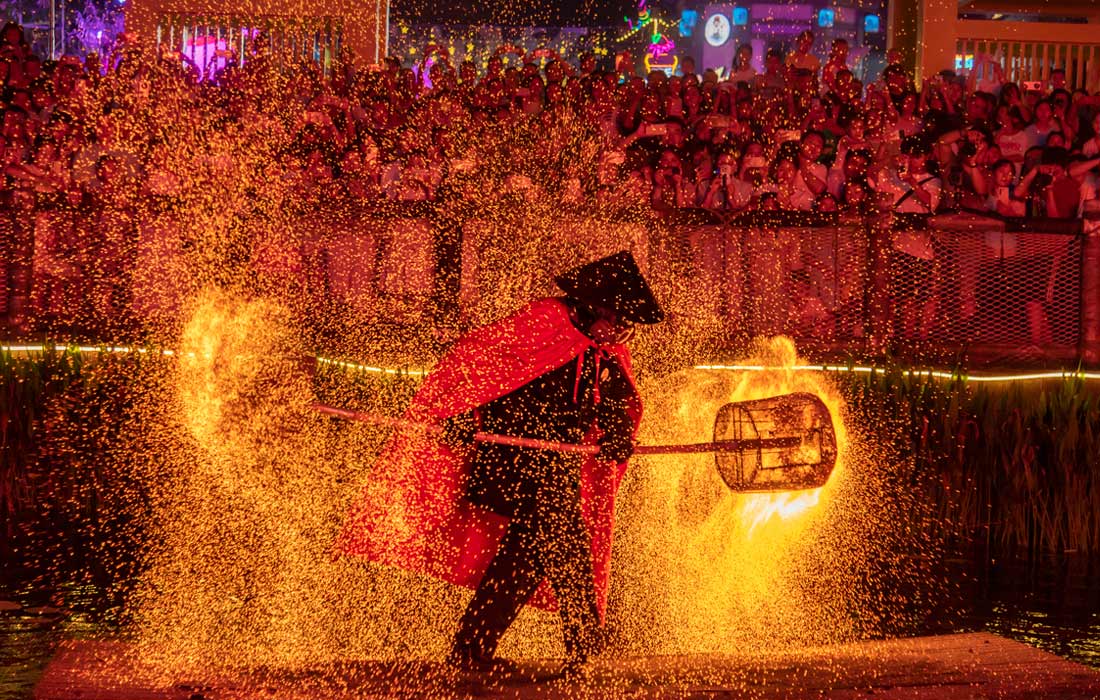 Огненное шоу в Чунцине, Китай