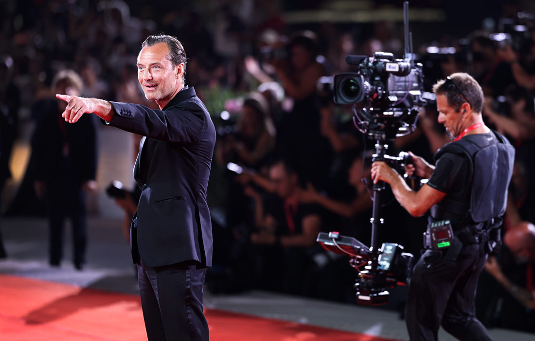 Джуд Лоу на красной ковровой дорожке