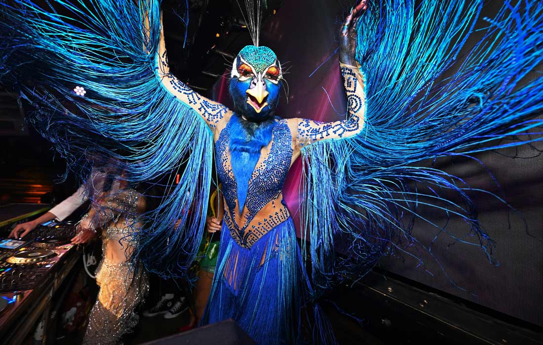 В 2023 году Клум выбрала невероятный образ павлина