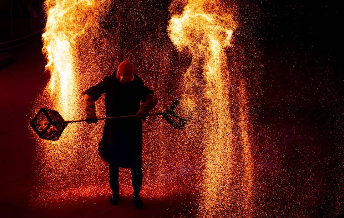 Огненное шоу в китайском Чунцине