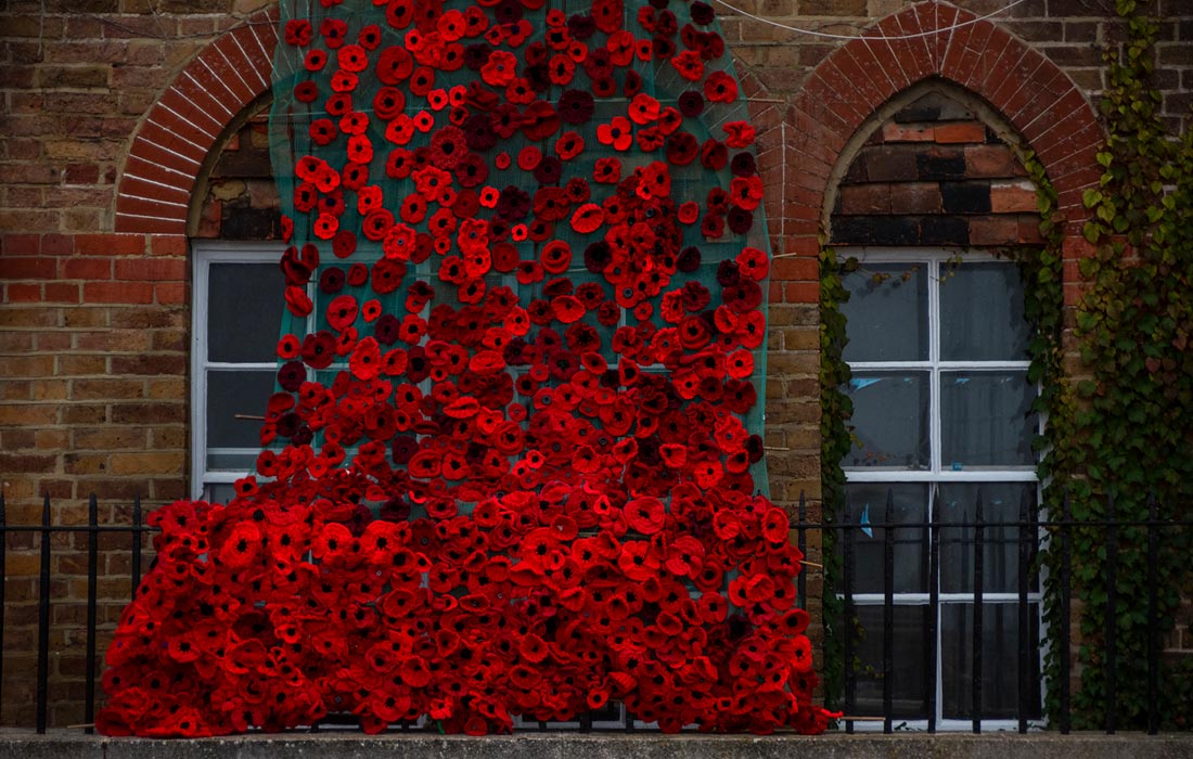Подготовка ко Дню памяти ветеранов и погибших в войнах в британском Рамсгите