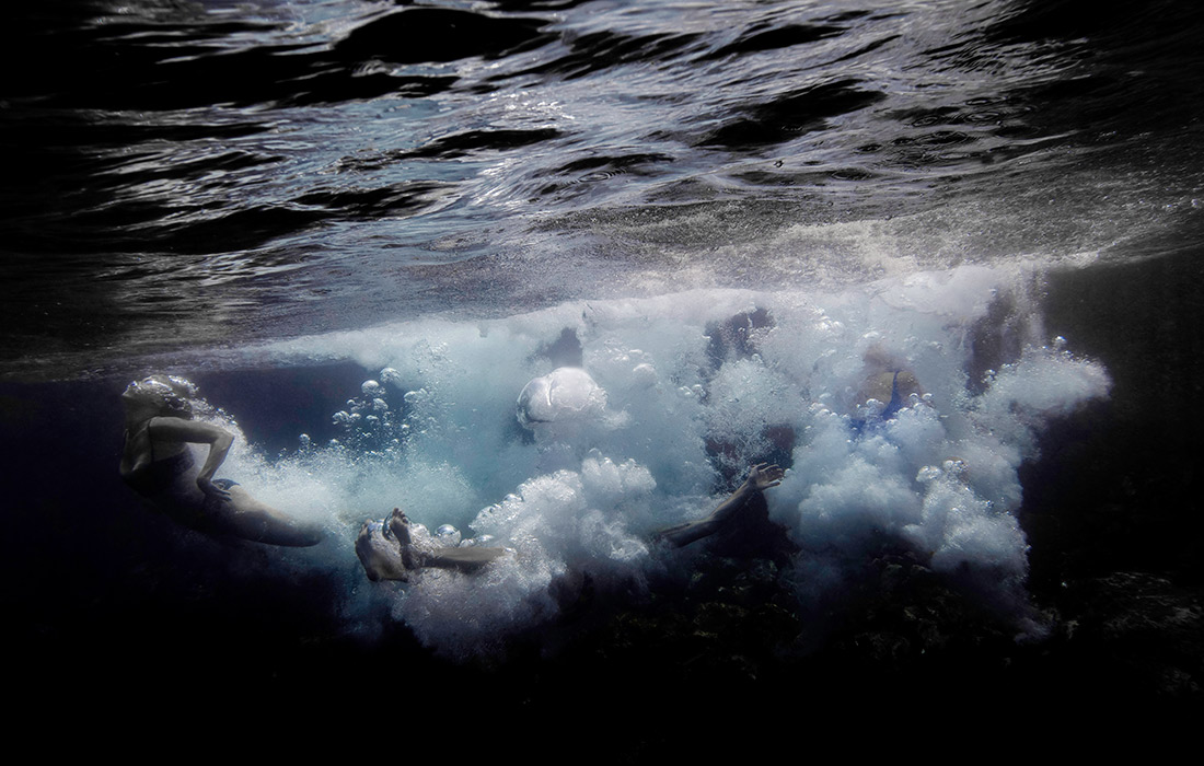 Пловцы на пляже Кловелли в Сиднее