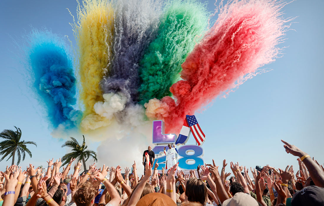 Выступление Снуп Догга и Доктора Дре на представлении Лос-Анджелеса в качестве столицы Олимпийских игр 2028