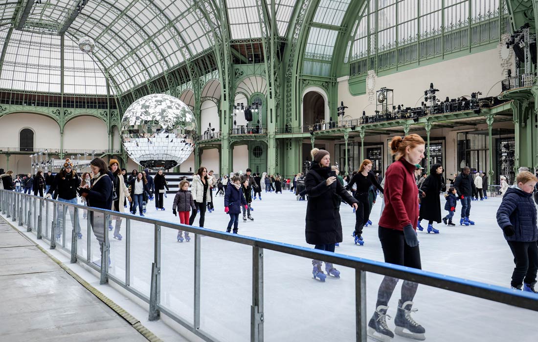 В Париже в Большом дворце открылся крытый ледовый каток