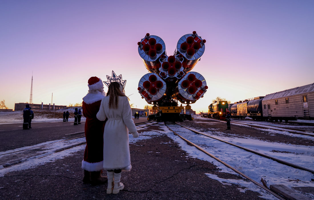 Вывоз ракеты "Союз-2.1б" на стартовый комплекс космодрома Байконур