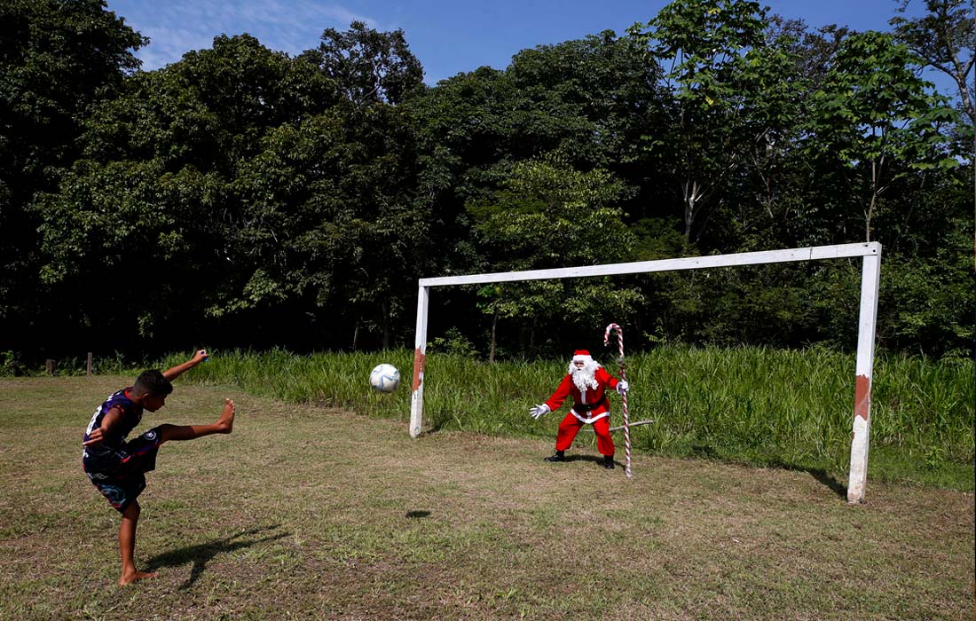 Футбол с Сантой в Ирандубе, Бразилия