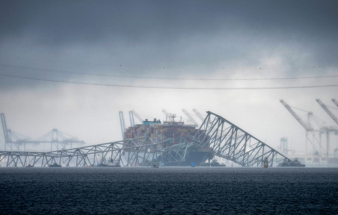 В конце марта в Балтиморе (штат Мэриленд) обрушилась часть моста Фрэнсиса Скотта Ки после того, как контейнеровоз Dali потерял управление и врезался в его опору. В результате обрушения в воду упали шесть рабочих, занимавшихся починкой дороги, все они погибли.