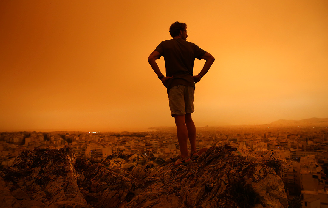 24 апреля столицу Греции и соседние районы накрыло большое количество мелкого песка и пыли из африканской пустыни Сахара