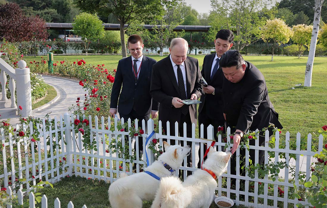 18 июня российский президент прибыл с государственным визитом в Пхеньян. Это второй визит Путина в КНДР, в первый раз он посещал Пхеньян в 2000 году. По итогам встречи между Россией и КНДР был подписан Договор о всеобъемлющем стратегическом партнерстве.