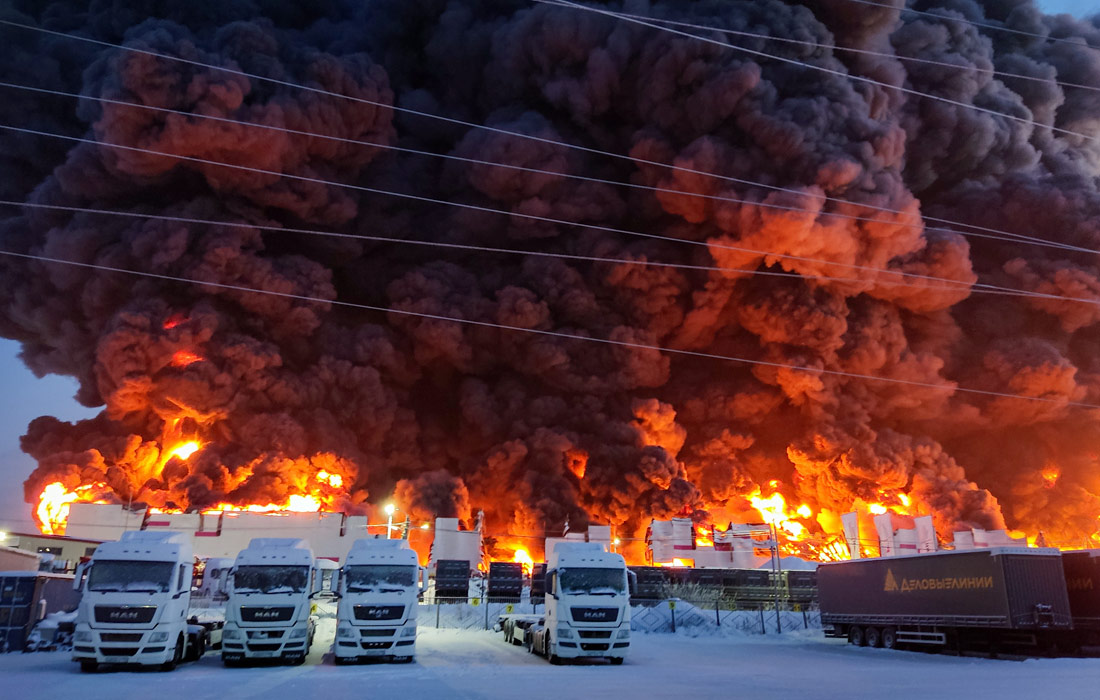 Утром 13 января в Пушкинском районе Петербурга начался пожар в складском комплексе онлайн-ритейлера Wildberries. Площадь возгорания составила 70 тыс. кв. метров. Пожару присвоили самый высокий - пятый - ранг сложности.