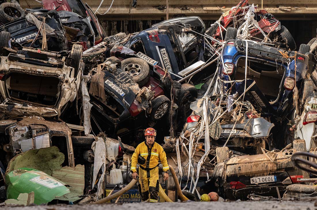 В конце октября ливневые дожди привели к разрушительным наводнениям в Валенсии и соседних регионах, жертвами стихии стали более 220 человек
