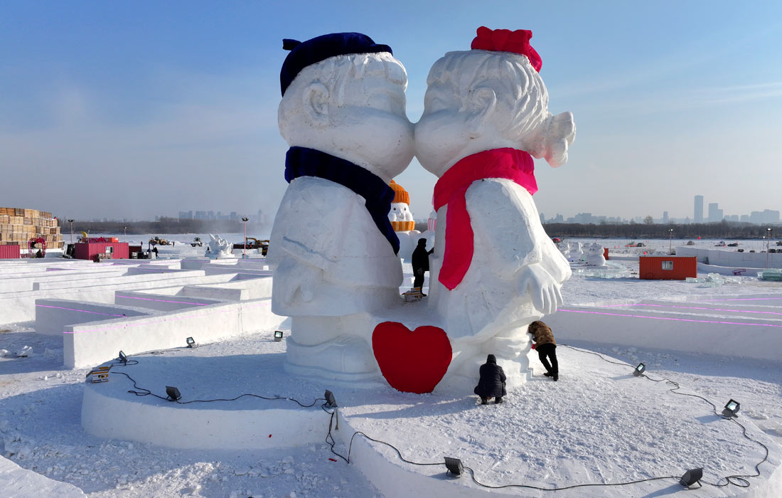 Снежные скульптуры на 26-м Харбинском фестивале льда и снега в Китае