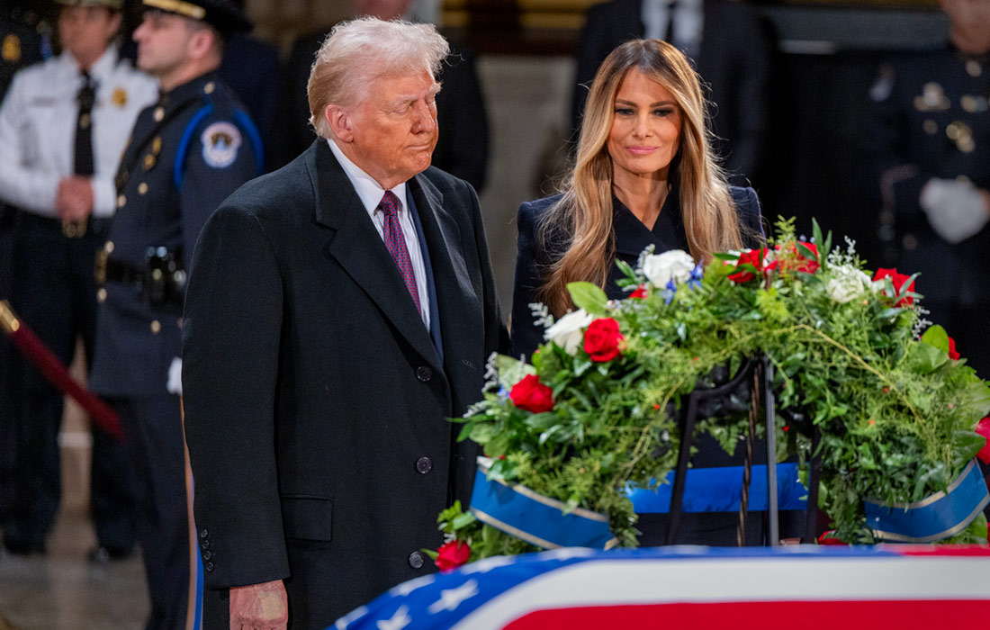 Избранный президент США Дональд Трамп и его супруга Мелания на церемонии прощания с Джимми Картером в Вашингтоне